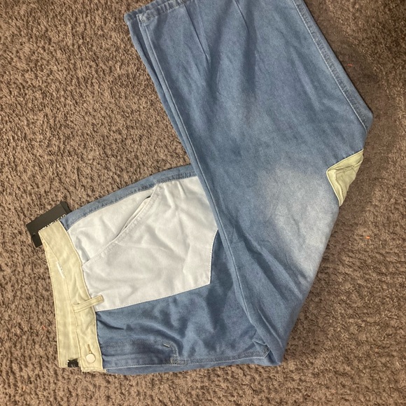 Nwt XPLUS women’s color block, wide leg jeans, three XL - Picture 9 of 16